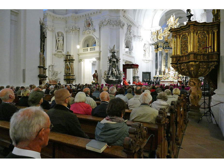 Abschlussvesper der Bischofskonferenz mit Austeilung des Bonifatiussegens (Foto: Karl-Franz Thiede)